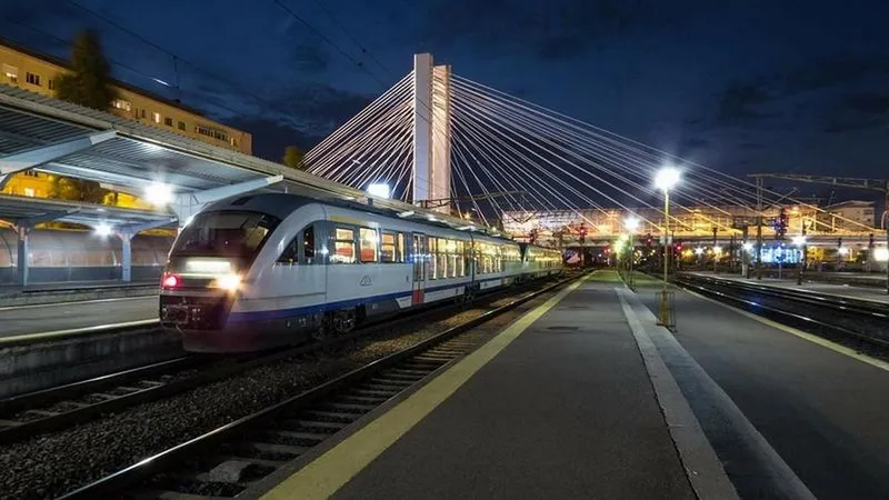 Studenții beneficiază de 90% reducere la biletele de tren din această toamnă. Află până la ce vârstă - Foto: Facebook / CFR Călători