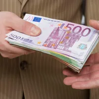 Mai multe persoane foloseau cărți de identitate false pentru a contracta credite online. Percheziții Foto: Profimedia Images (fotografie cu caracter ilustrativ)