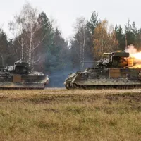 Biden i-a în calcul să trimită Ucrainei vehicule de luptă blindate Bradley. Distruge orice - FOTO: Profimedia