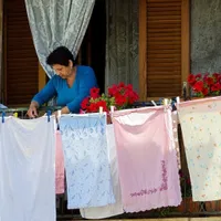 Orașul din România unde românii care trăiesc la bloc pot lua AMENDĂ dacă spală rufele. Cum? - Foto: Profimedia Images (imagine cu rol ilustrativ)