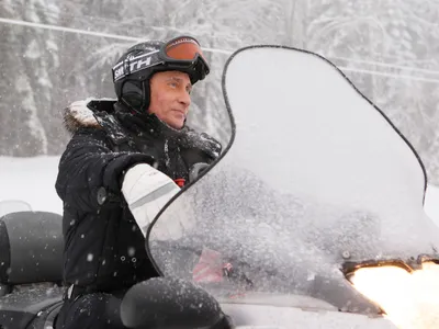 Putin pe un snowmobil în Krasnaia Poliana de la Marea Neagră - Foto: Profimedia Images