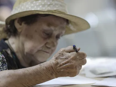 Care pensionari iau 800 lei în plus la pensie? Când le vor intra banii pe card? - Foto: INQUAM PHOTOS/Octav Ganea