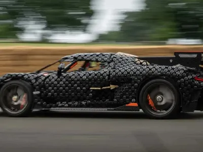 Cea mai rapidă mașină făcută din piese Lego - Foto: LEGO