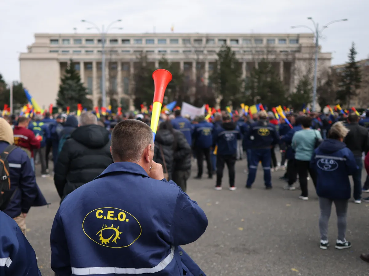 Protest al minerilor şi energeticienilor de la CE Oltenia. Nemulţumiţi de pierderea locurilor de muncă