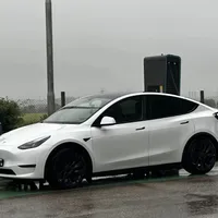 Un român a făcut Lefkada – Brașov în 2 zile. A încărcat Tesla Model Y de 5 ori. Cost: 600 lei - Foto: electromobilitate.com
