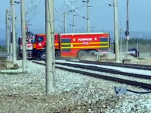 VIDEO O maşină de pompieri este la un pas de o tragedie, tăind calea unui tren - Foto: captură video YouTube/mirceapetrescu5652