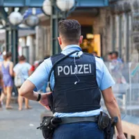 Surpriza unor români din Germania, după ce au dus un portofel pierdut la poliție. Legea le permite Foto: Freepik (fotografie cu caracter ilustrativ)