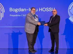 Bogdan Hossu ia premiu - Foto: FB / Cartel Alfa