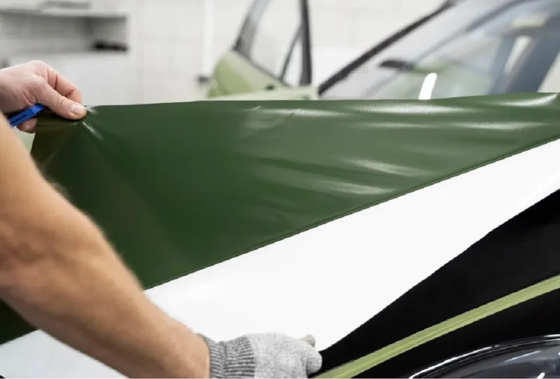 Autocolant pentru mașină - Foto: freepik (rol ilustrativ)