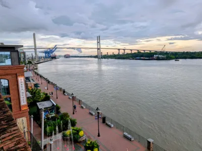 Râul Savannah, Podul Talmadge Memorial din Savannah și cartierul Plant River din Savannah. Foto: Evangeline Lawson