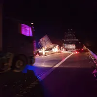 Accident grav pe autostrada A2. Două tiruri s-au ciocnit, iar traficul este blocat  foto: Facebook/ Marius Tila