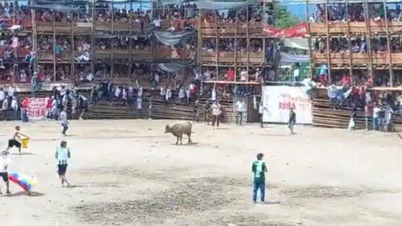 VIDEO Cel puțin 4 morți și peste 70 de răniți după ce o tribună cu trei etaje s-a prăbușit/FOTO: Captura foto