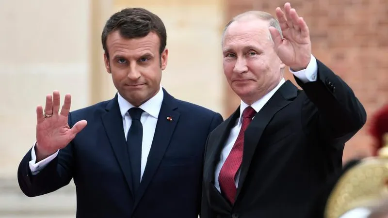 Președintele Emmanuel Macron și președintele Vladimir Putin- FOTO: Politico.eu