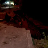 Drumul surpat din Cluj a fost acoperit cu un nou strat de asfalt când au apărut crăpăturile uriașe - Foto: ProTv