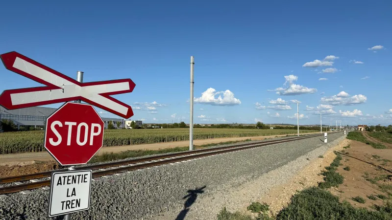 Liniile ferate moderne au traverse din beton. CFR folosește însă și traverse din lemn. Explicația? - Foto: Facebook (Imagine cu rol ilustrativ)