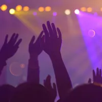 Top-ul celor mai ascultate melodii românești în 2023. Poziții „surpriză” pentru maneliști - Foto: pexels.com/Mark Angelo Sampan - Imagine cu rol ilustrativ