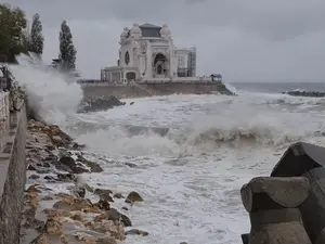 Litoralul devastat de furtună. Apele au măturat totul în cale în doar câteva minute - Foto: Istock / imagine cu rol ilustrativ