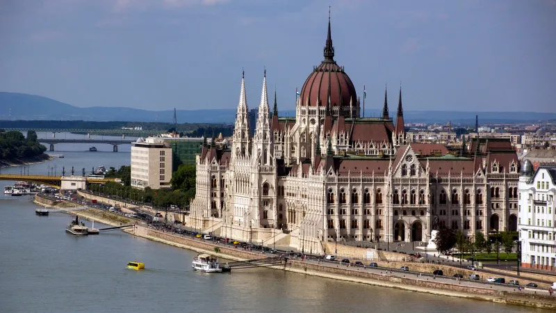 Comisia de la Veneţia critică interzicerea adopţiilor pentru cuplurile homosexuale în Ungaria. / Foto: cnn.com