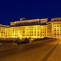 România sfidează criza energetică în timp ce Parisul stinge luminile la turnului Eiffel - FOTO: Profimedia
