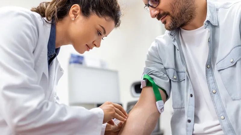 Testul care îți arată dacă ai cancer de colon, doar dintr-o picătură de sânge. Cât e de precis? - Foto: Freepik (imagine cu rol ilustrativ)