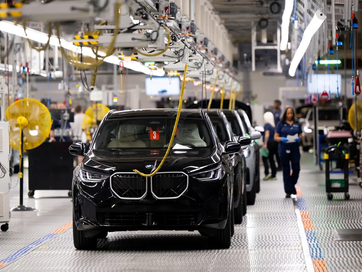 Criza din industria auto: Până la 7.700 de locuri de muncă, în pericol la BMW