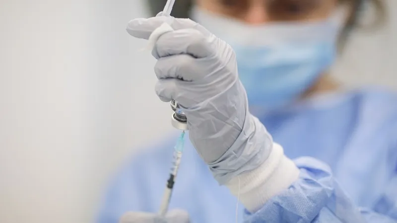 De 3,8 ori mai multe locuri libere decât doritori pentru vaccinare. Măsurile luate de autorități. Inquam Photos / Octav Ganea