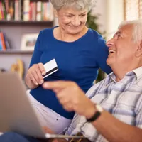 Casa de Pensii zice LA CE ORĂ va fi băgată pensia pe iulie pe card. Ce surpriză vor avea pensionarii - Foto: Freepik