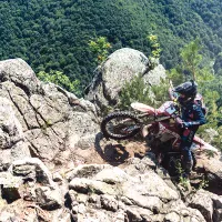 Sandra Gomez,  femeia fantastică a hard enduro-ului, în Wolfs Nest, probabil cea mai spectaculoasă zonă a traseului raliului