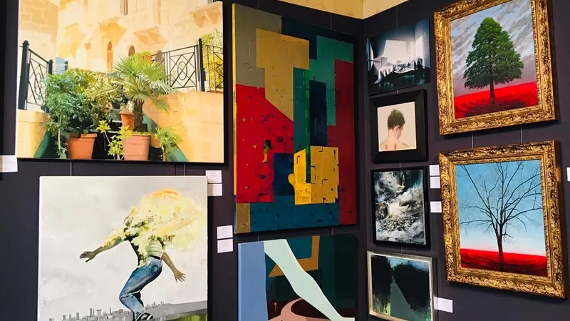 Expoziția ,,Frumusețea salvează lumea''