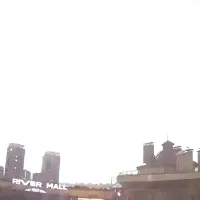 Lumină ciudată pe cerul Kievului - Foto: captură video Twitter/Insider Paper