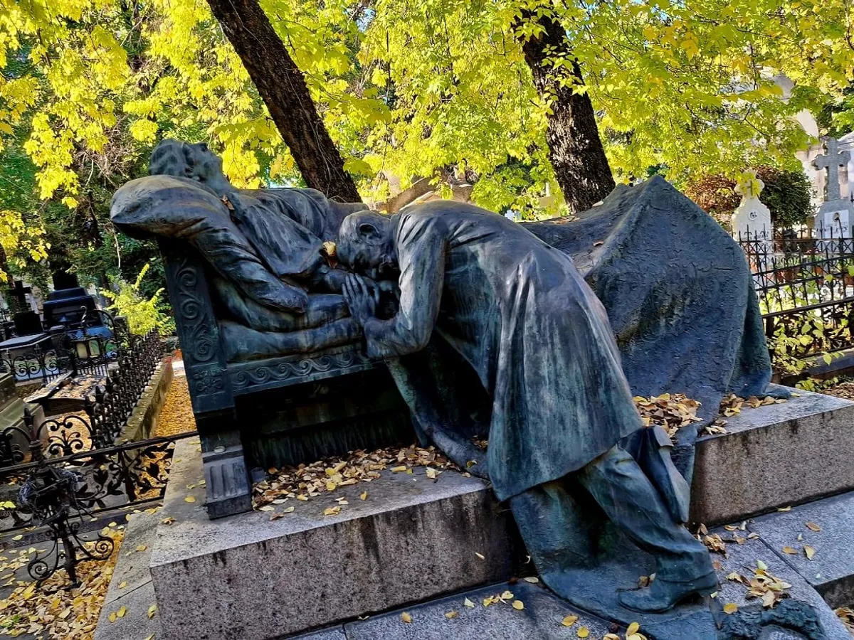 Monumentul funerar din Cimitirul Bellu - Foto: Cimitirul Bellu-Muzeu în aer liber