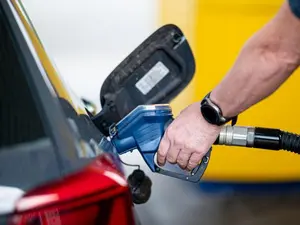 Indicele „Plin de motorină”: Românii pun 444 litri cu salariul minim.Polonezii 320 l, nemții 1.276 l - Foto: Profimedia Images