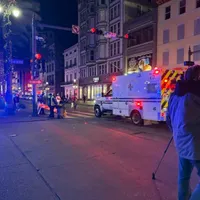 Atac în New Orleans. Un șofer a intrat cu vehiculul într-o mulțime, apoi a tras cu arma. 10 morți - Foto: X / @Seno_Vibes