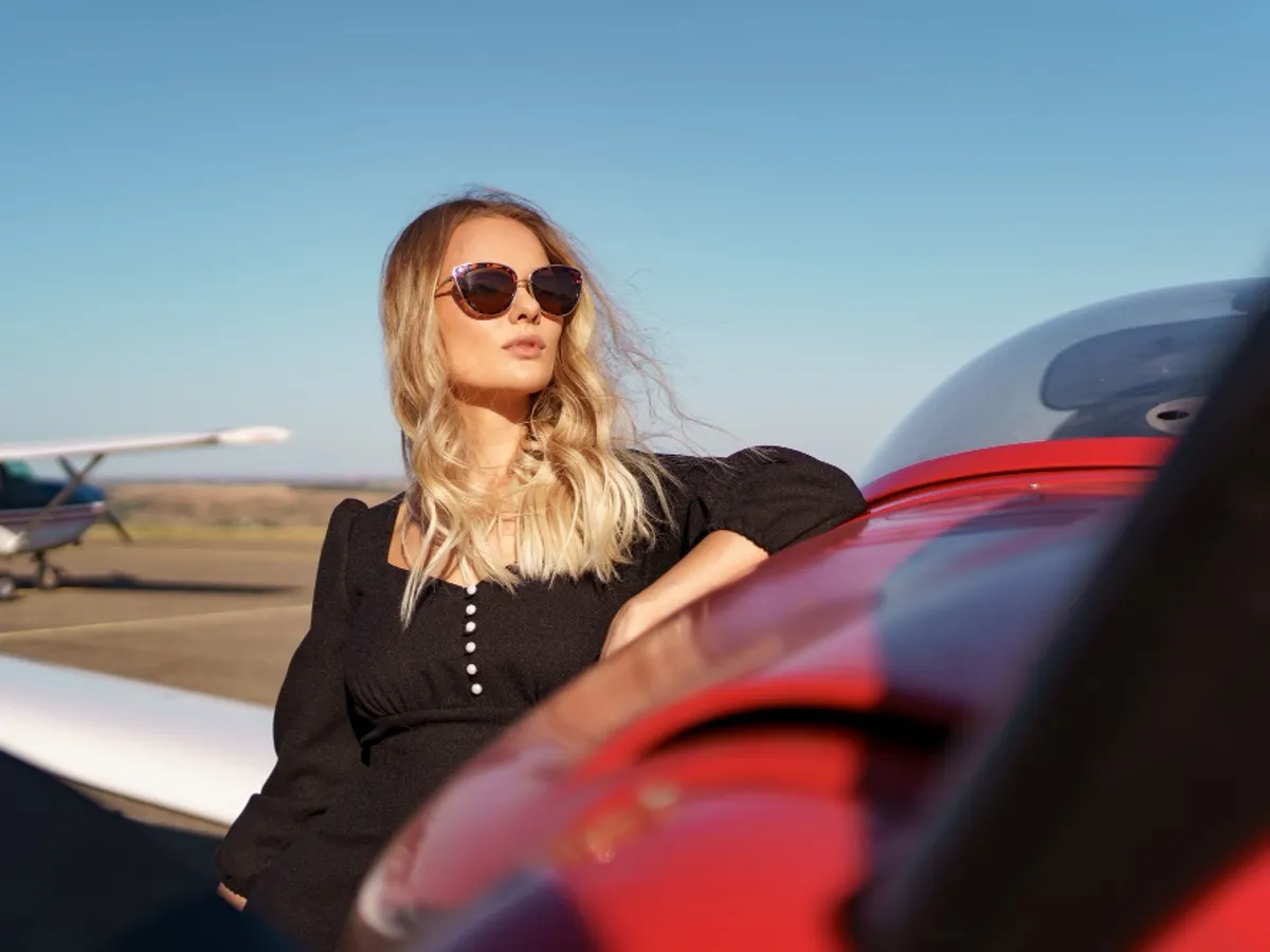 Cum fug bogații din calea războiului din Iran? Trec granița în limuzine și iau avioane private de 200.000 $