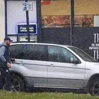 Adrian Preda  locuiește liniștit în Londra  și conduce o mașină de lux