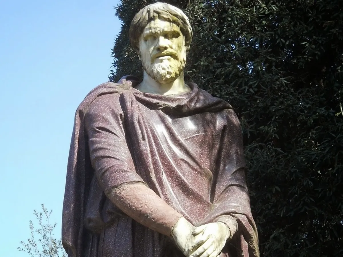 statuie de nobil dac