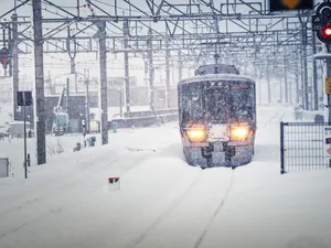 Trenuri întârziate în vestul țării din cauza ninsorilor. Călătorii ar putea fi despăgubiți/FOTO: Unsplash