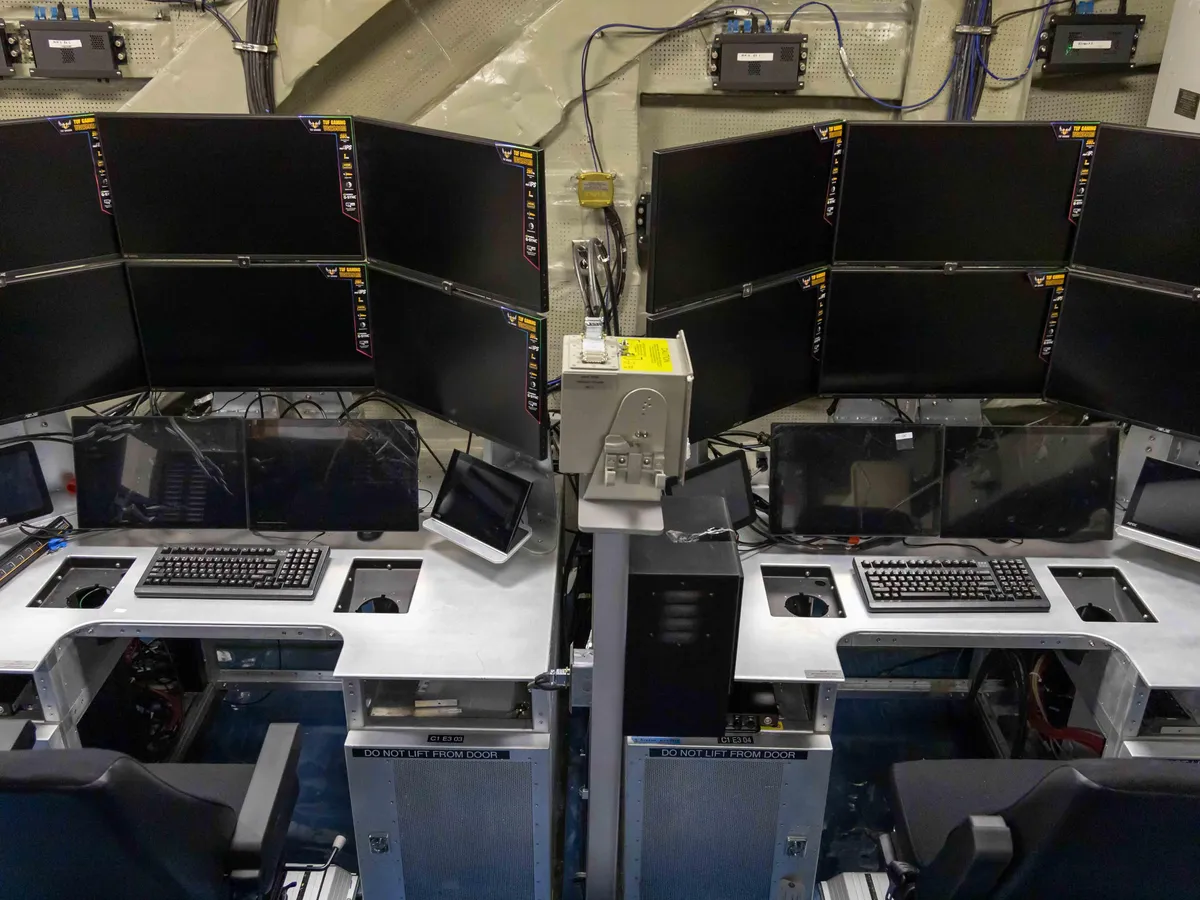 VIDEO Avioanele de pe portavionul USS George H.W. Bush își cresc raza de luptă. Care este secretul? - FOTO : US Navy