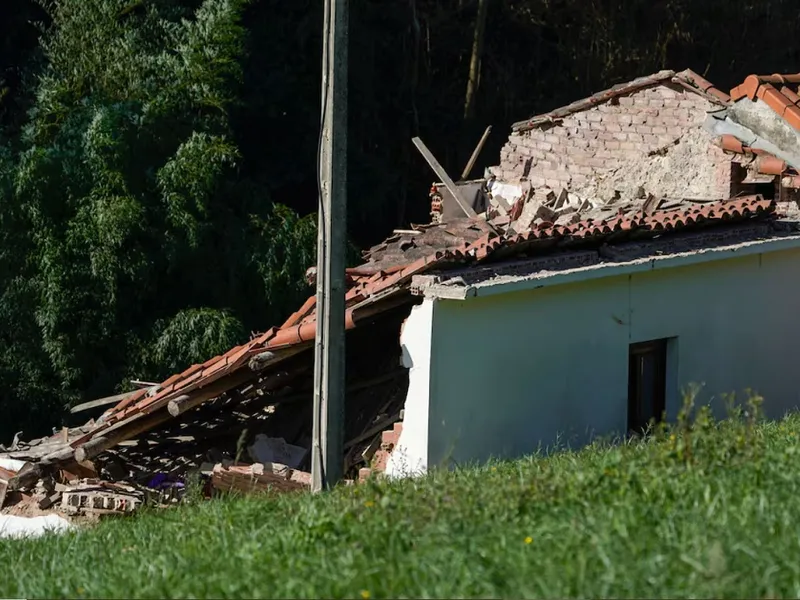 12 români, răniți în Spania, după ce casa în care se aflau s-a prăbușit peste ei. 7 sunt copii - Foto: El Pais