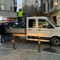 Voluntarii iau gunoiul din setorul 1/ FB