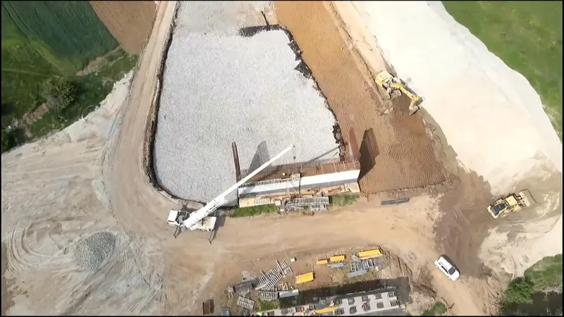 Turcii au mărit ritmul pe lotul 1 al „Autostrăzii Ford”. Trebuia să se circule din 2022 - Foto: captură video