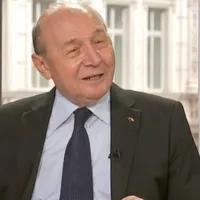 Băsescu pune tunurile pe Ciolacu: Să plece imediat. Când il cauți, el e la pisici sau la McDonald’s - Foto: Profimedia images