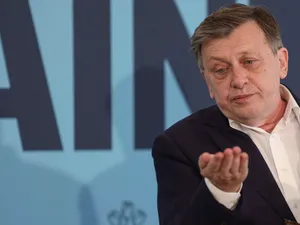 Crin Antonescu câștigă runda finală a confruntării cu Nicușor Dan pe tema terenurilor - Foto: INQUAM PHOTOS / Octav Ganea