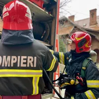 Un apartament din Pitești a luat foc. 10 oameni s-au autoevacuat. Un cățel a fost salvat de pompieri - Foto - ISU Argeș / Facebook (Imagine cu caracter ilustrativ)