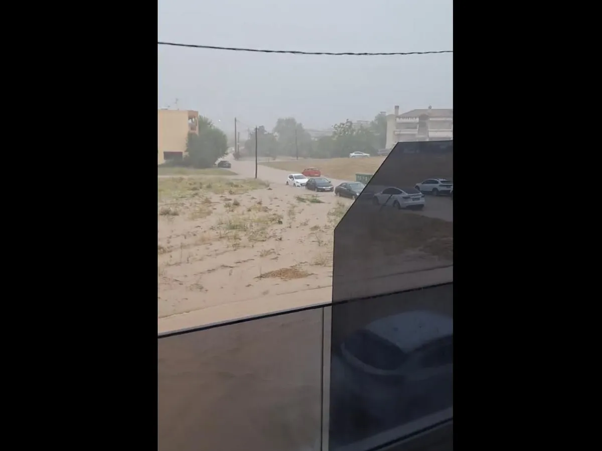 Vremea strică vacanța românilor în Halkidiki. Plouă torențial, străzi și hoteluri inundate - Foto: captură video