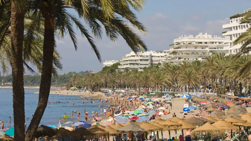 Amenzi de 750€ dacă urinezi în Mare într-o destinație idilică iubită de români. Turiștii sunt șocați - Foto: Profimedia images