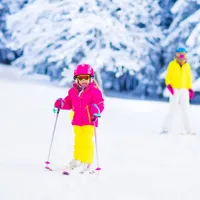 Cât costă o zi de școală de schi (4 ore) pentru copil la Sinaia? Pregătește minimum 1.400 lei - Foto: Profimedia Images - Imagine cu rol ilustrativ
