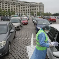 Iohannis, după vizita la centrul de vaccinare drive-thru din București: Este un succes. Foto Inquam Photos/Octav Ganea