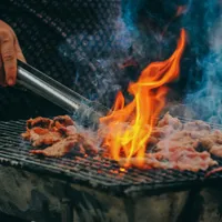 Fără grătar cu mici și cârnați după 44 de ani- Foto: PEXELS PHOTOS/Min An