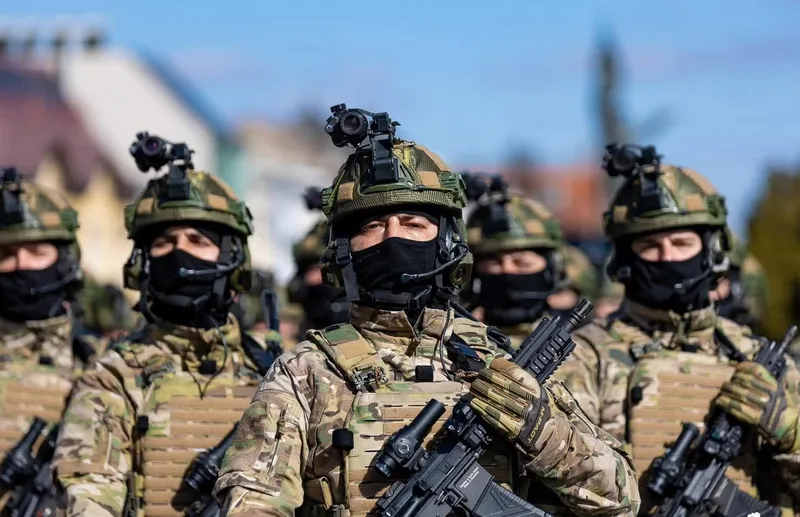 Militari rom&acirc;ni